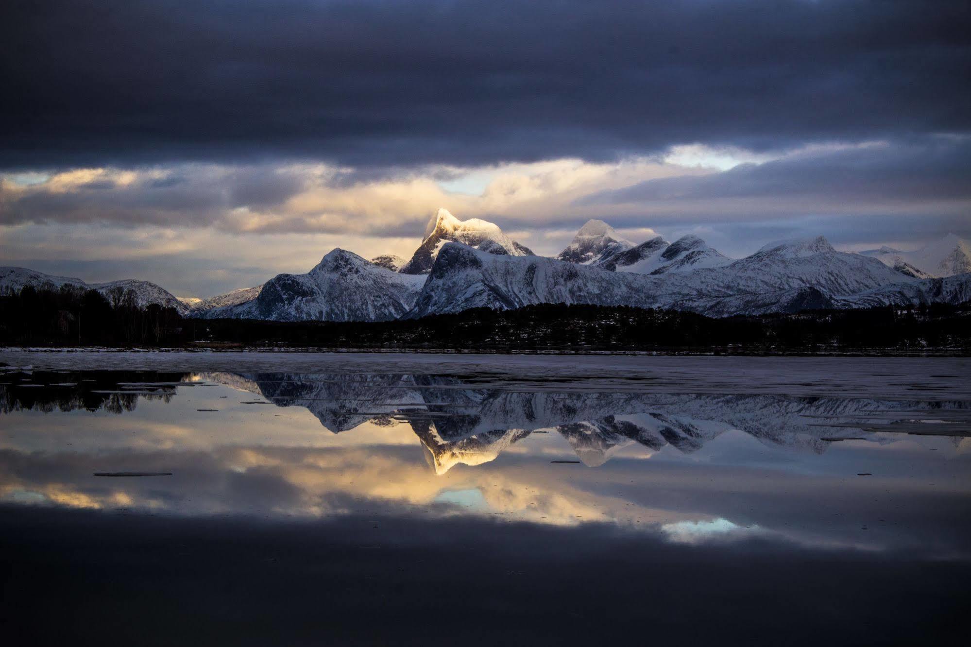 Tysfjord Hotel Storjord I Tysfjord Екстериор снимка