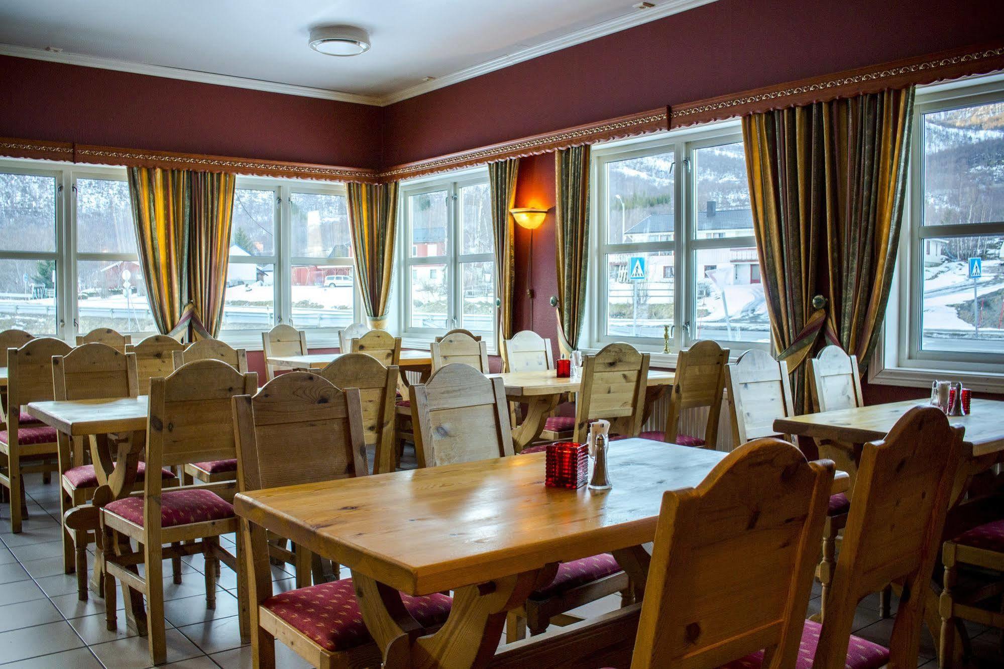 Tysfjord Hotel Storjord I Tysfjord Екстериор снимка